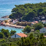 Campeggio Caravan Near The Sea 2 Ugljan