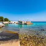 Caravan Near The Sea 2 *