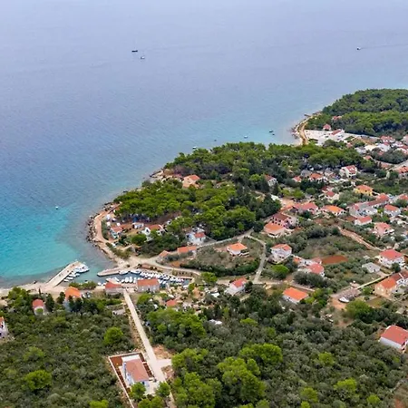 Kamp Caravan Near The Sea 2