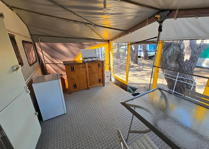 Kemping Caravan Near The Sea 2 *