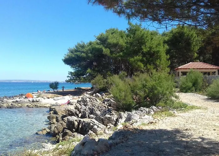 Kemping Caravan Near The Sea 2 Ugljan